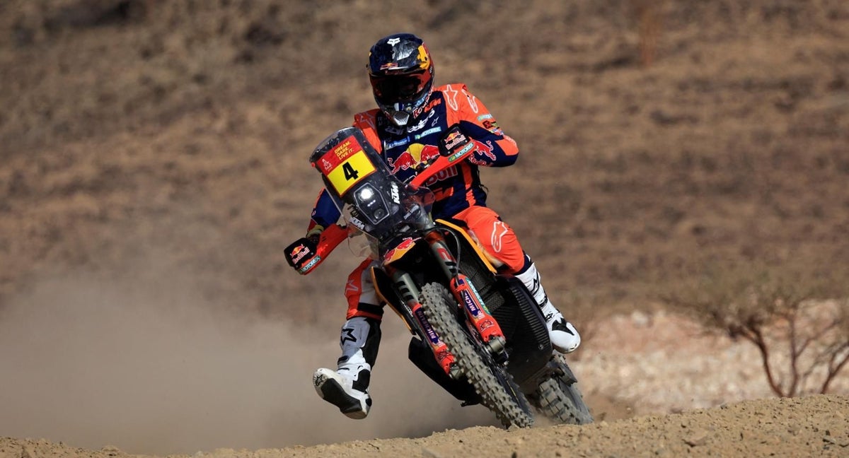 Daniel Sanders compitinedo en el Rally Dakar.