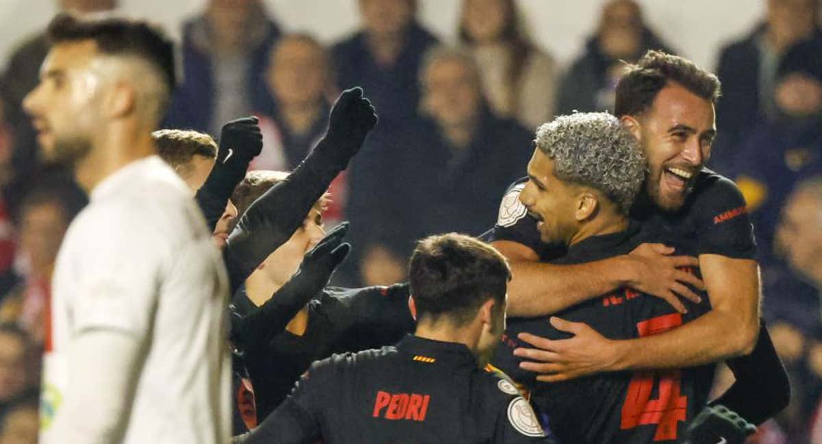 El Barça, celebrando la victoria en Barbastro.