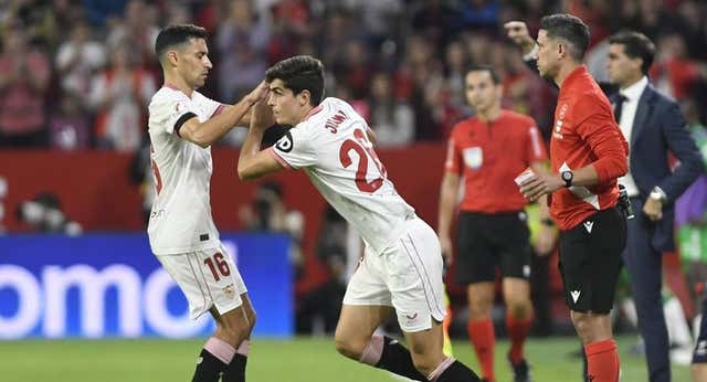 El 16 de Antonio Puerta y Jesús Navas espera a Juanlu Sánchez… con el mercado de fondo
