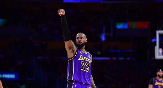 El cuarentón LeBron James alimenta el debate sobre el mejor de la historia y supera, otra vez, a Michael Jordan