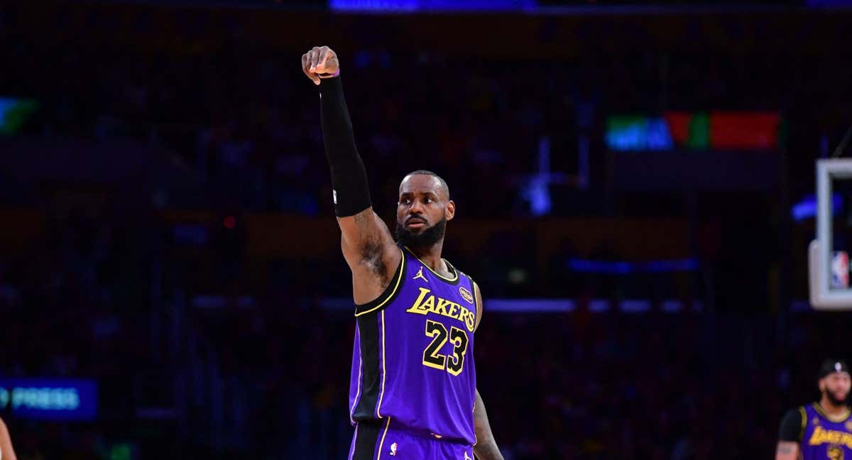 LeBron James durante el partido ante los Hawks, tras superar otro récord de Jordan.