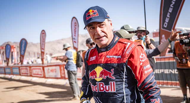 El primer mal presagio en el coche de Carlos Sainz llegó por una pieza… de cinco euros: «Hemos hecho 17.000 km y no nos han pasado estas cosas»