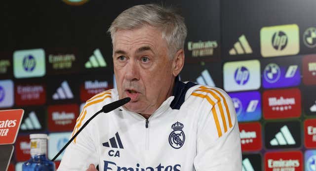 Ancelotti pide que no haya sanción a Vinicius tras la roja en Mestalla: «Es difícil ser él»