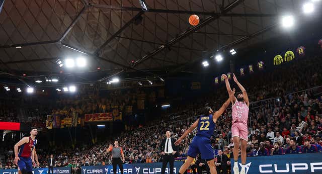 La Penya toma el Palau tras una intensa prórroga ante un Barça tocado por el ‘caso Heurtel’