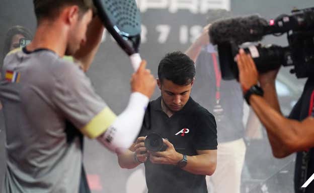 Compañeros fotógrafos trabajando en A1Padel. KIKE