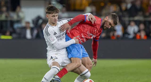 El casting defensivo de Ancelotti en Cartagena confirmó a un nuevo jefe y a dos candidatos, pero perjudicó al crack del Castilla