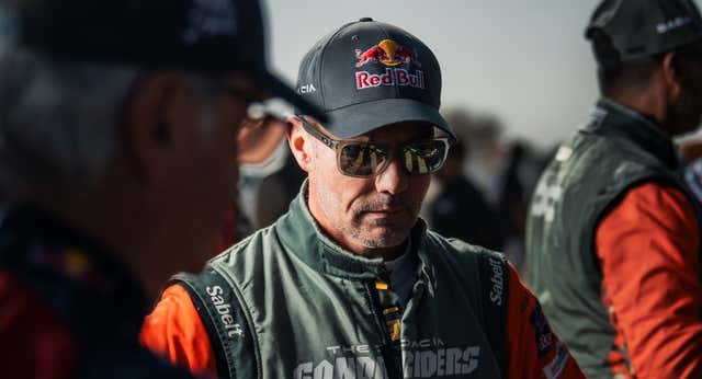 ¡Cae otro aspirante al Dakar! Sebastien Loeb abandona a lo Carlos Sainz