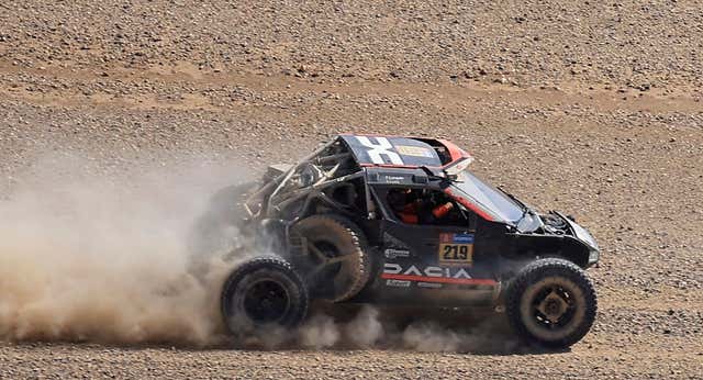 Un accidente arruina el Dakar a Loeb