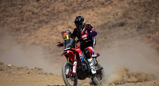 El español Tosha Schareina roza la victoria en la cuarta etapa del Rally Dakar