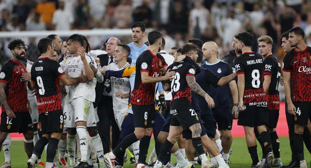 Guti pide al Real Madrid que denuncie a Maffeo, mientras desde el Mallorca piden «respeto» tras una tangana «innecesaria»