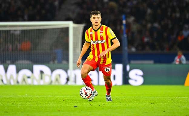 Abdukodir Khusanov juega en el Lens y tiene 20 años. Getty Images