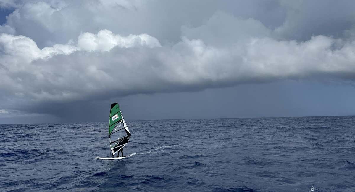 Olivier Defranc navega en pleno cruce del Atlántico.