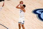 Santi Aldama regresa de su lesión, roza el doble-doble y enfada a 'Aquaman' Steven Adams por un triple en su cara