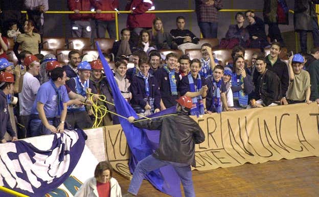 La Demencia en la curva del antiguo Palacio de los Deportes. Efe
