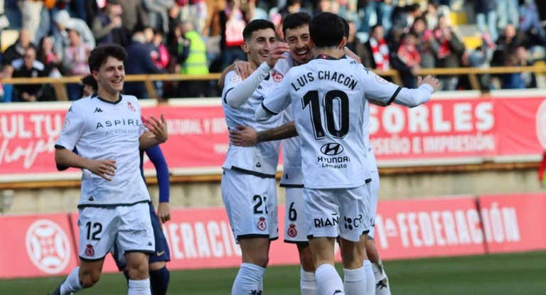 La Cultural Leonesa celebra un gol en la presente temporada.