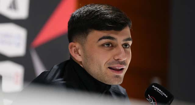 Pedri niega que no vaya a ir con la Selección por el ‘caso Olmo’ y se sincera: «Intentaba consolarlo»