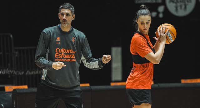 La imagen de Raquel Carrera que hace sonreír al baloncesto español diez meses después de su lesión: «Uno de mis objetivos es poder estar en la Copa»
