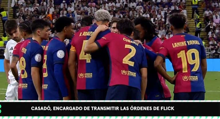 Casadó da la charla a sus compañeros.