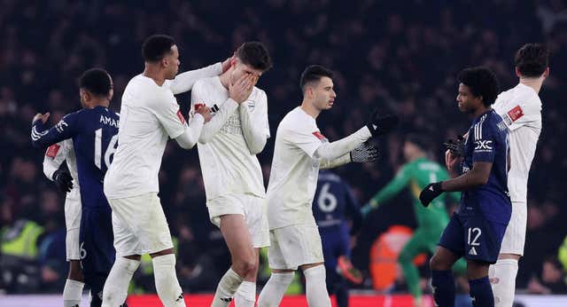 El United aguanta con diez y echa al Arsenal de la FA Cup