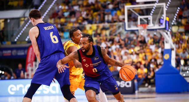 El Barça se aferra a la Copa tras salvar un balón de oxígeno en un final ajustado en Gran Canaria