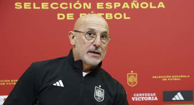 Un ‘renovado’ De la Fuente coreó el ‘Visca España’ desde casa: Balde y Gavi están de vuelta y Casadó se doctora