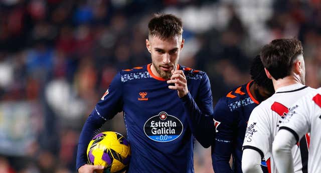 El Celta y Óscar Mingueza pasan del mercado de fichajes, del Aston Villa… y del Barcelona