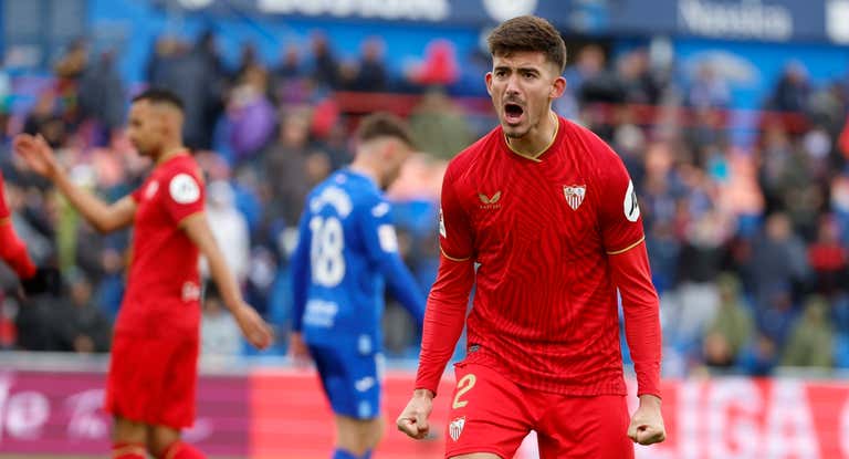 Kike Salas celebra un gol con el Sevilla.