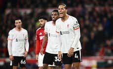 El Liverpool sofoca la rebelión del Forest y toma aire en el liderato