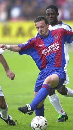 La vida de Mijatovic en el Levante, donde no le afectaron las palizas de diez horas en bus ni las duchas con agua fría: “Llegó con un saco de botas Puma y Adidas para los jóvenes”