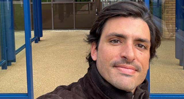 Primer día en la oficina para Carlos Sainz con un mensaje para la esperanza: “Es una locura”