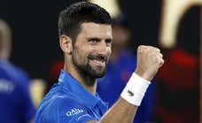 Novak Djokovic cumple y entra en la historia del tenis... pero deja dudas en Australia
