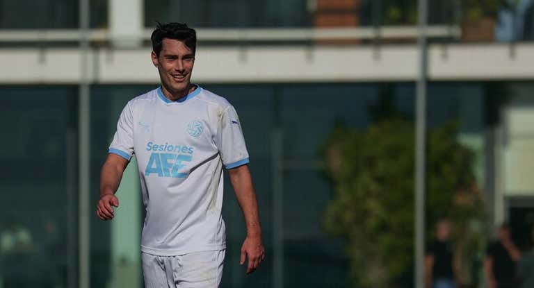 Iosu Ozkoidi, en un entrenamiento reciente con la selección AFE de jugadores sin equipo.