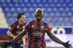 La explosión goleadora de Soko dispara al Huesca... mientras El Alcoraz vigila de reojo el mercado invernal