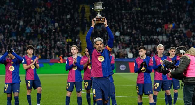 Araujo toma una decisión y cambia la hoja de ruta de la defensa del Barça en LALIGA FANTASY