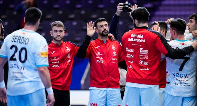 Los Hispanos empiezan con buen pie en el Mundial gracias a un muro en la portería