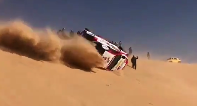 Dentro del accidente de Fernando Alonso en el Dakar: “Te he cogido una parte de tu coche”