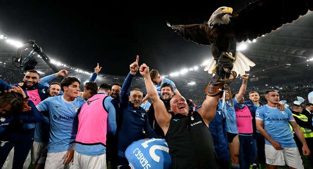 La rocambolesca historia del cetrero de la Lazio da otra vuelta de tuerca: Bernabé se atrinchera en la Ciudad Deportiva y el equipo ‘despide’ al cirujano