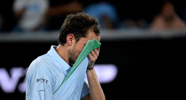 Medvedev se inmola ante el 121 del mundo a las 3 de la mañana en Australia