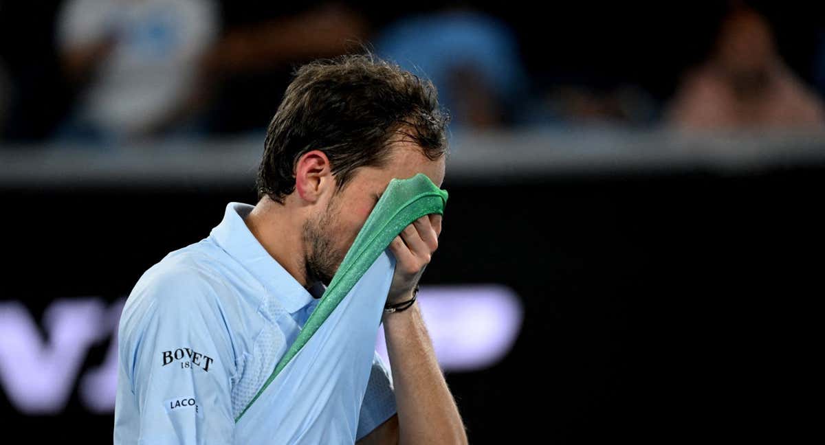 Medvedev se lamenta ante Tien.