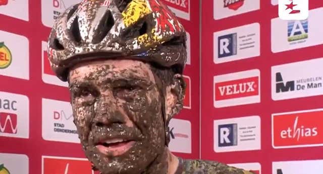 La foto de Van Aert que dio la vuelta al mundo esconde una vida de supervivencia al barro: «Te levantas con los lacrimales llenos de tierra»