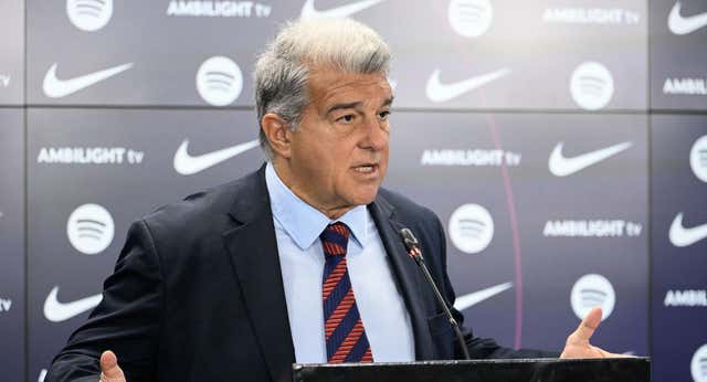 Las manos fieles que aplauden a Joan Laporta tras cuatro años de deserciones