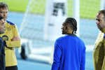 Lo que se cuece en el Barça: Deco habló de sí mismo para convencer a Araujo (por ahora), Rashford está por la labor y el regalo de oro de Raphinha al vestuario