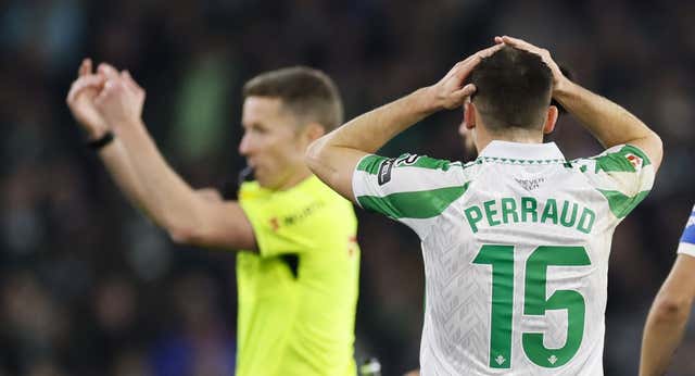 El Benito Villamarín estalla contra el Betis y su directiva: «¿Dónde está el dinero?»