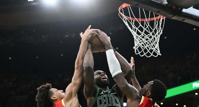 Una nueva derrota de Boston les aleja de la primera plaza del este