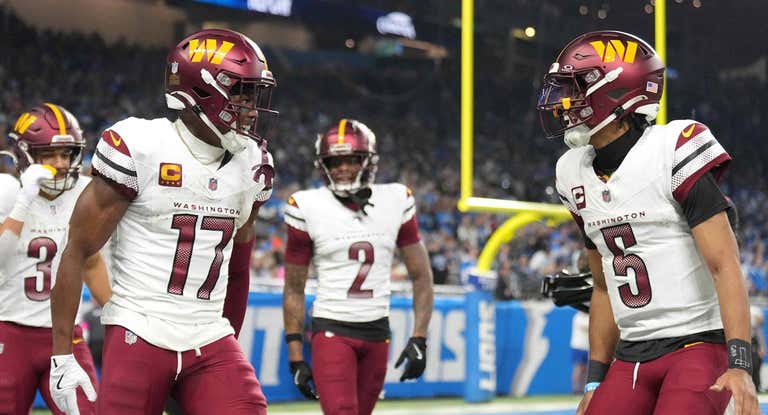 Los jugadores de los Wasington Commanders celebran un touchdown ante los Lions.