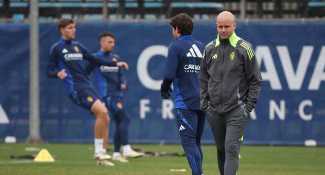 La afición del Real Zaragoza no puede más y ya hasta canta “Ramírez, vete ya”… ¡en su segundo partido!