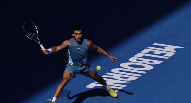 Alcaraz – Djokovic hoy: a qué hora es y dónde ver los cuartos de final del Open de Australia