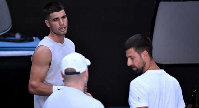 El peligro para Carlos Alcaraz no está solo en el tenis de Djokovic, también en sus infinitos juegos mentales en Australia