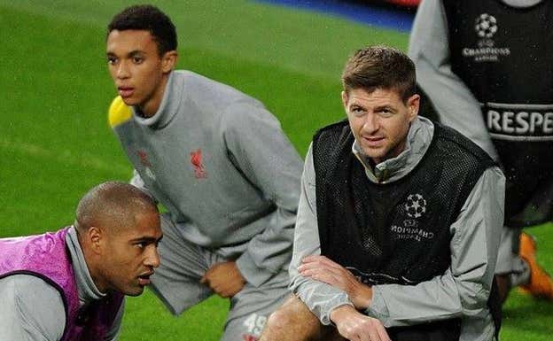 Alexander-Arnold y Gerrard, en 2015. Getty Images