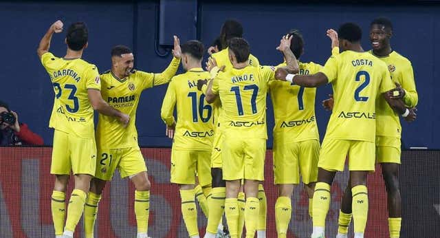Ocho minutos de vendaval aferran al Villarreal al tren de la Champions